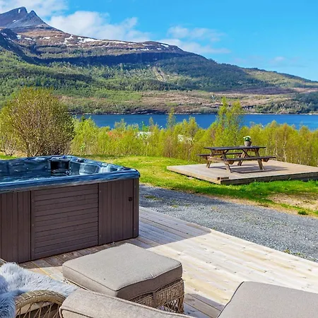 8 Person In * Inndyr